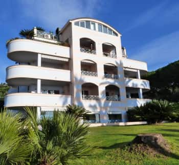 Wohnung in einer Villa mit Panoramablick auf das Meer in San ...