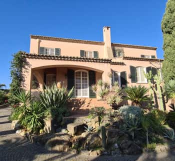 Villa mit Garten in Sanremo